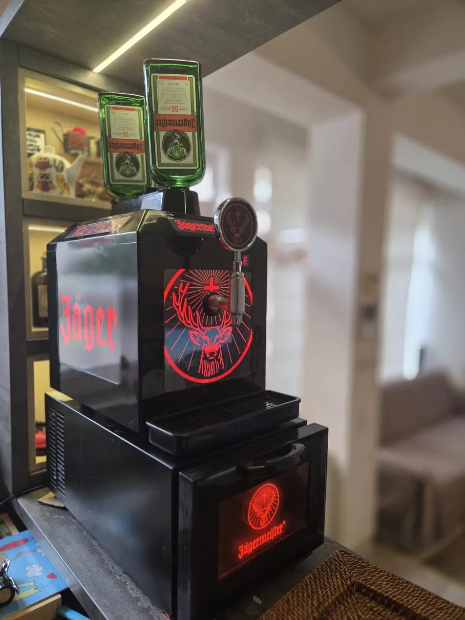 Tap de Jagermeister cu doua sticle montate si sertar refrigerat