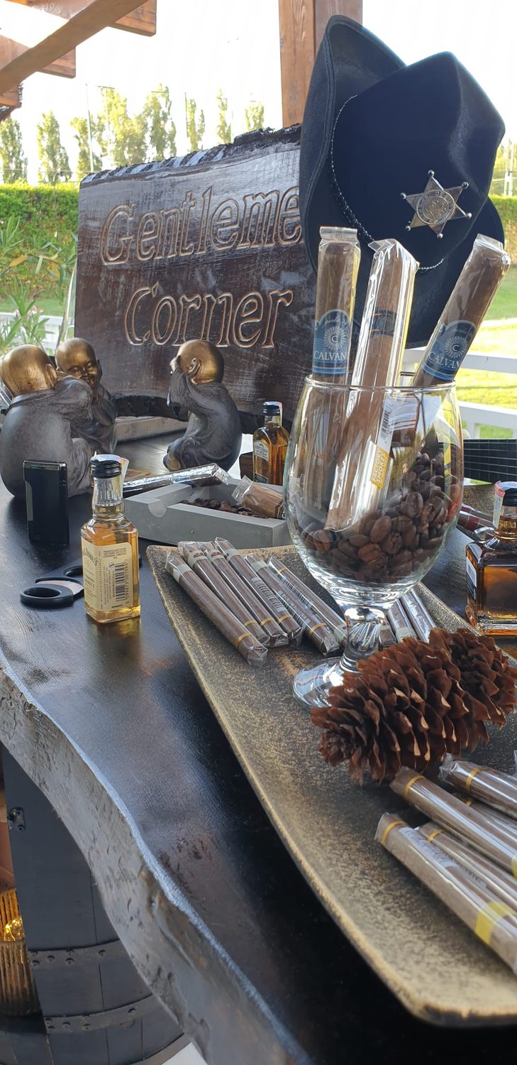 Palarie si trabucuri, coltul Gentleman de la cigar bar